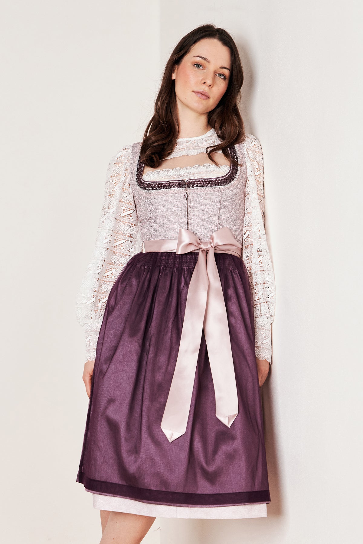 Dirndl in flieder
