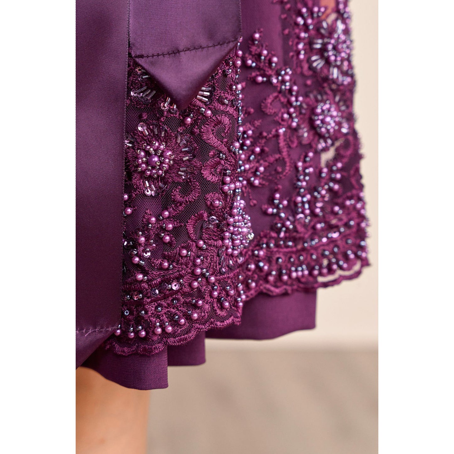 Dirndl Pine in beere