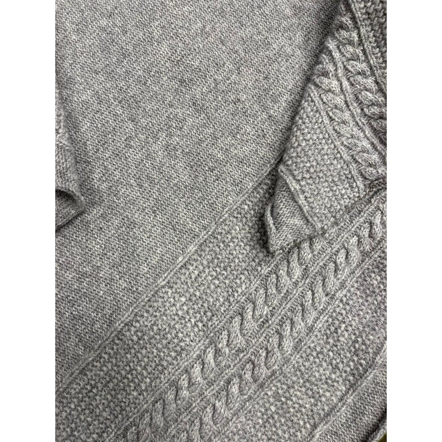 Strickcape in hellgrau