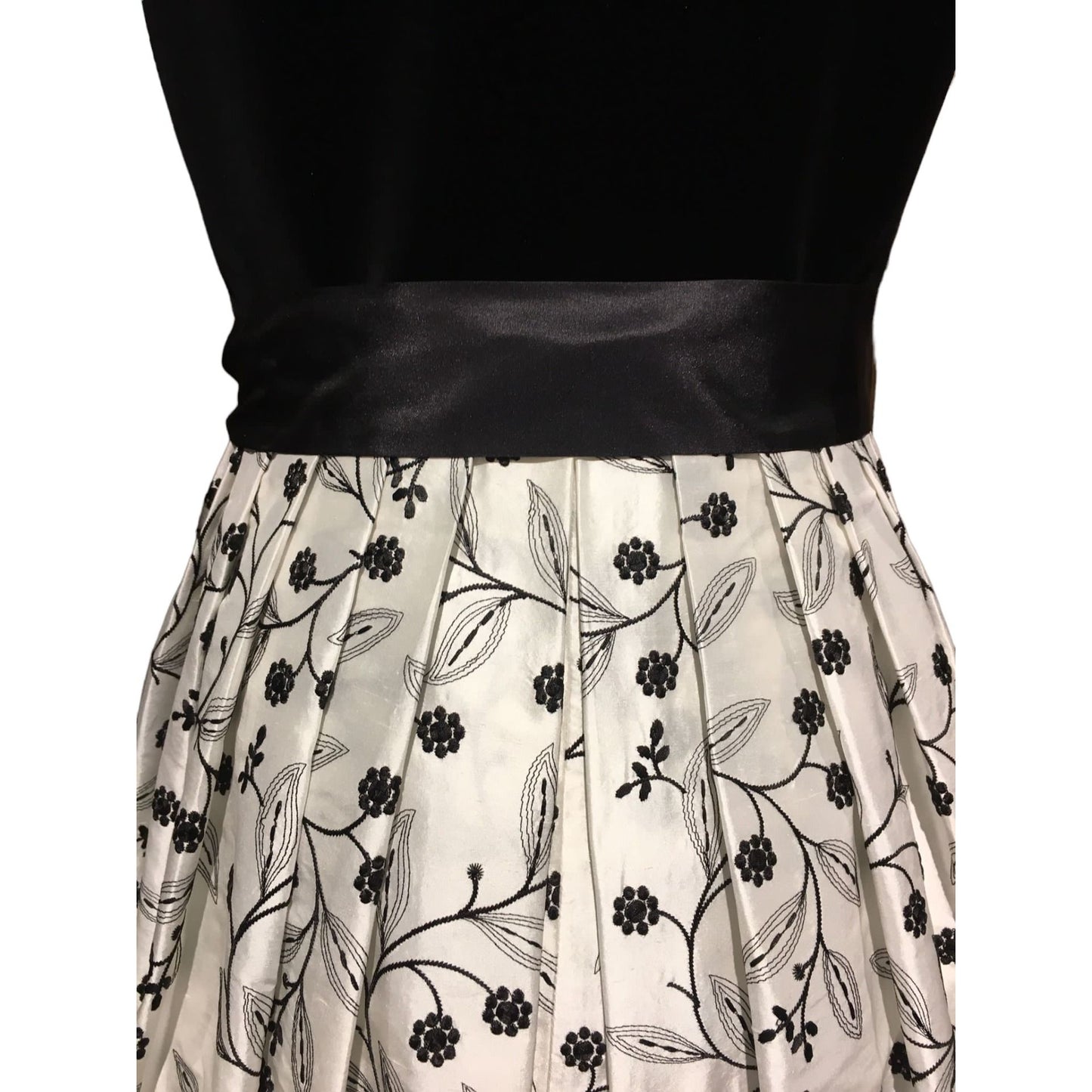 Tostmann Dirndl Bianca/Bessy in schwarz/pink