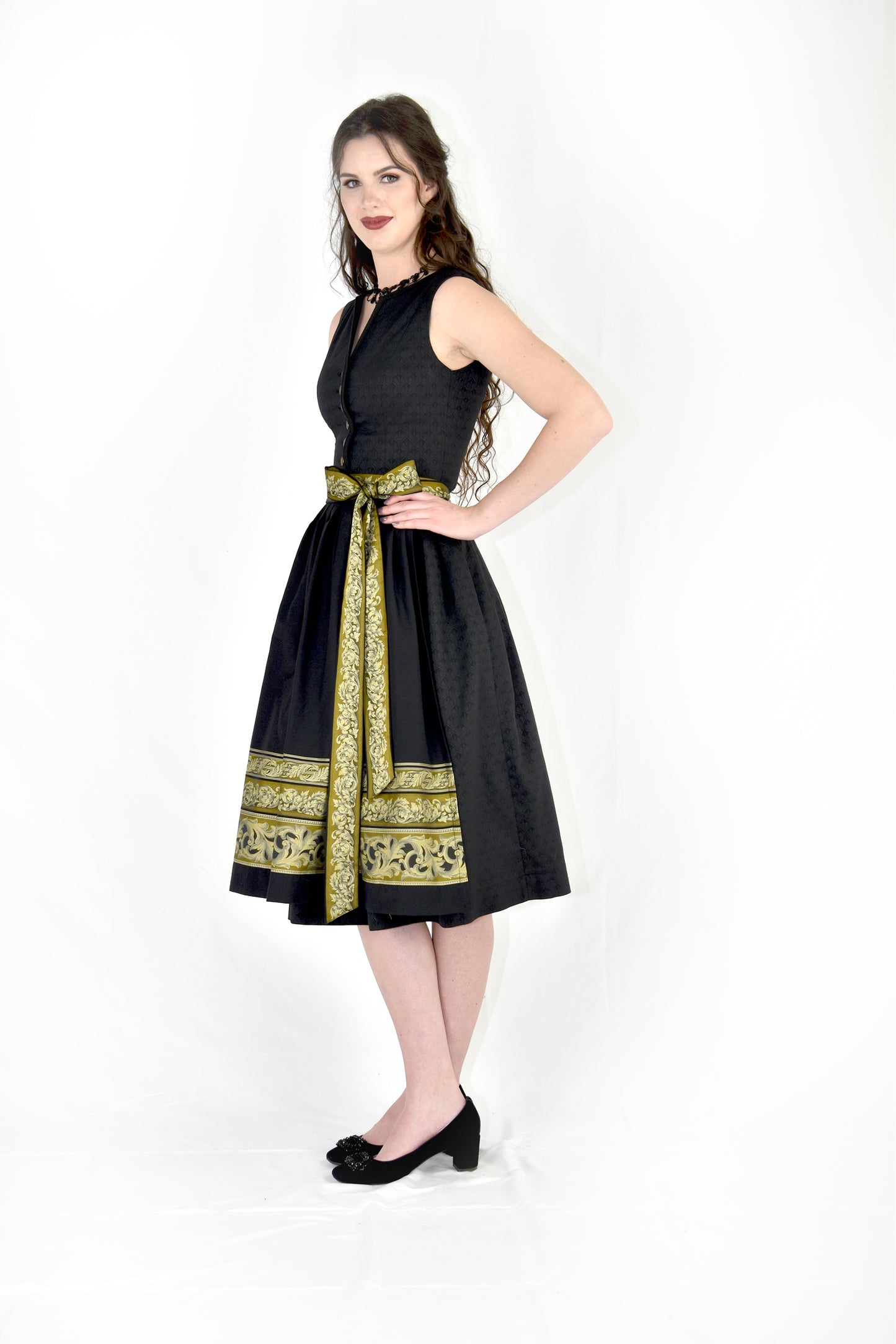 Dirndl von Glanz & Zauber in Schwarz/Gold