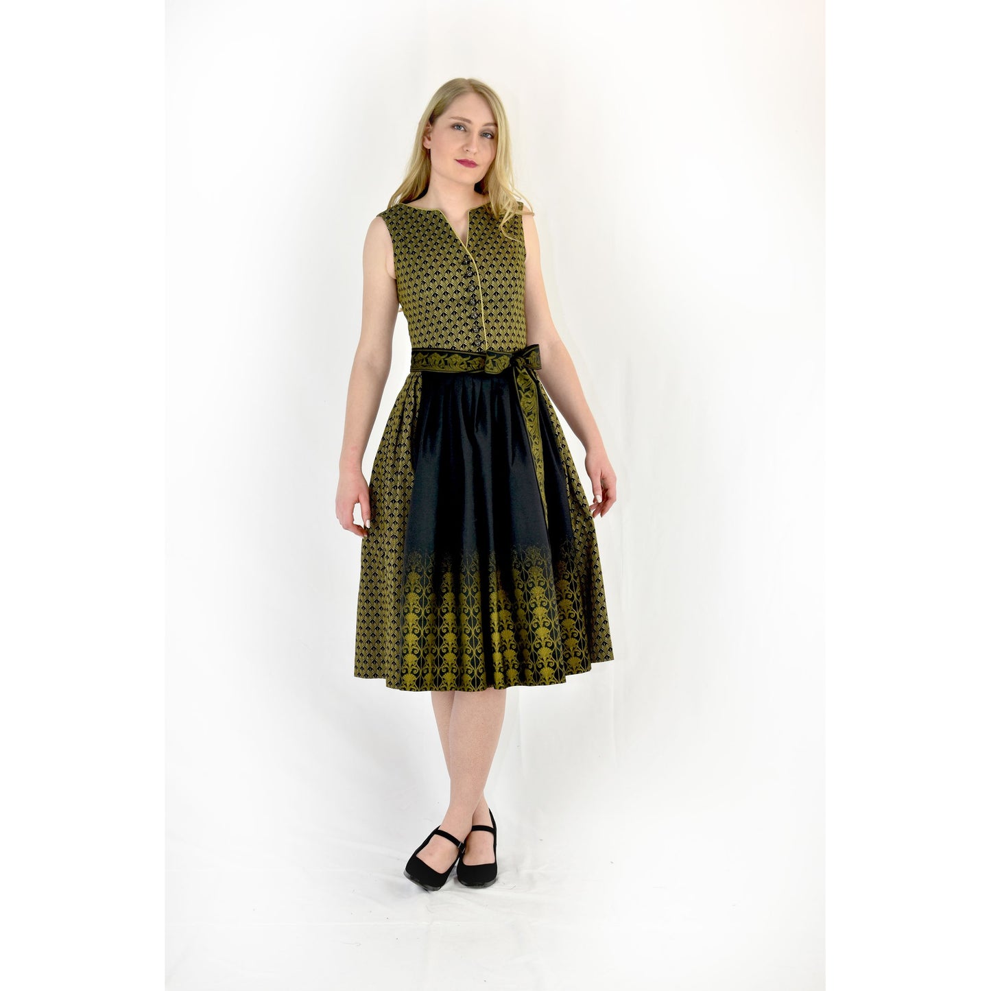 Dirndl von Glanz und Zauber in Schwarz/Messing D396