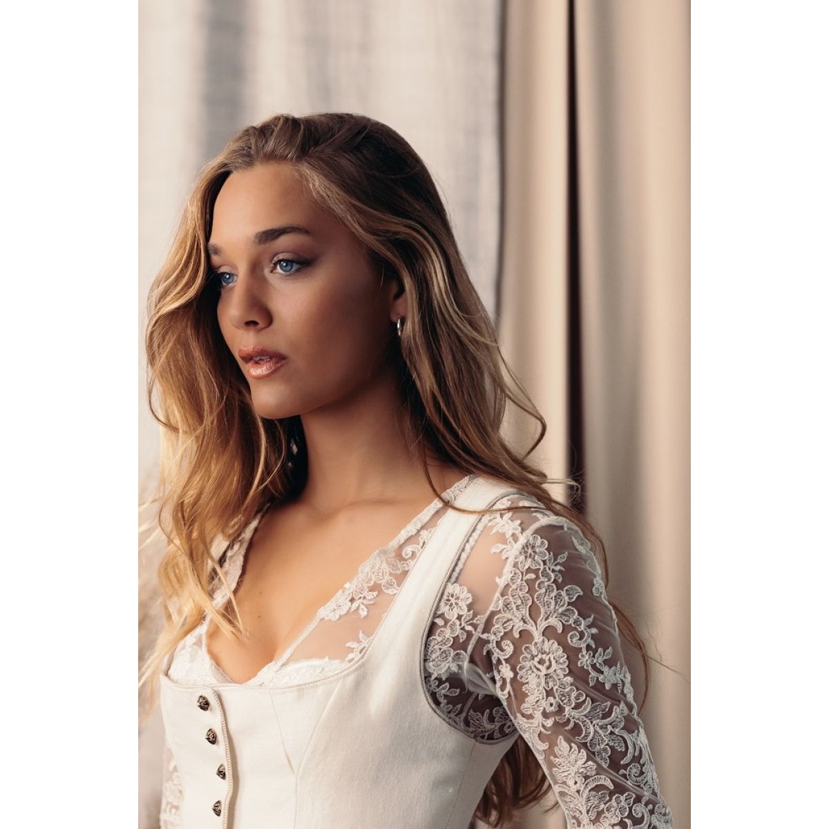 Dirndl Gabriella in ecrue 70cm