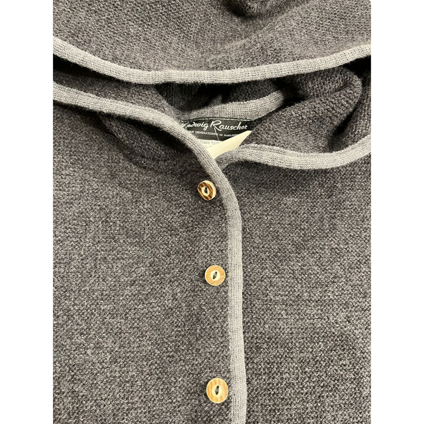 Strickjacke in anthrazit von Hedwig Rauscher