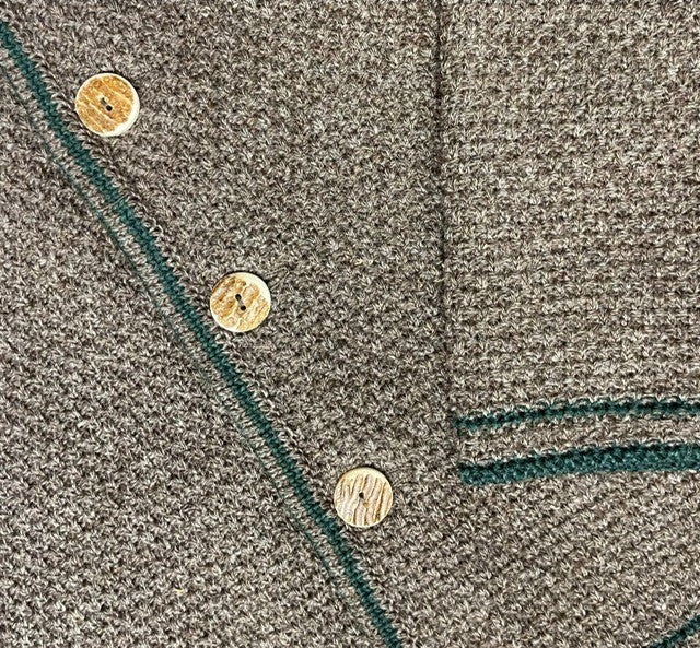 Strickjacke in braun-grün