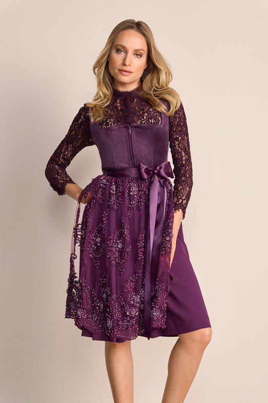 Dirndl Pine in beere