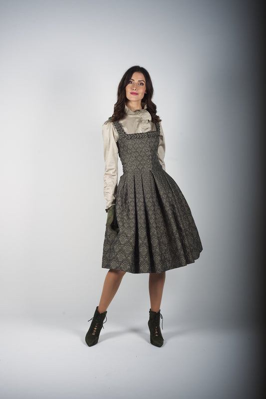 Kleid in bronze