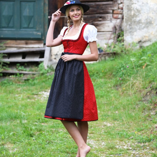 Dirndl Tirolerin aus der "Hoamat" Kollektion von Wenger